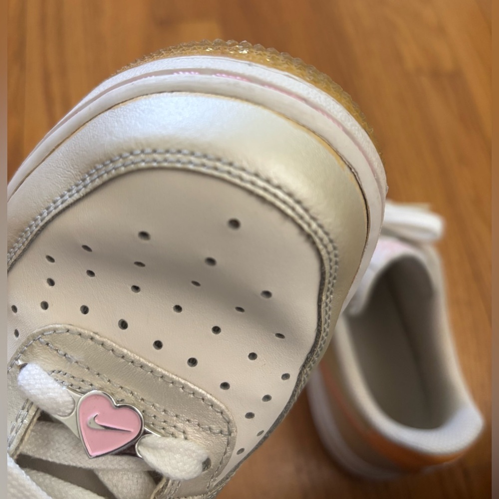 Nike Air Force 1 Low Valentine’s Day Sneaker Women’s 8 (6.5Y) Multicolor Flawed - Picture 12 of 13